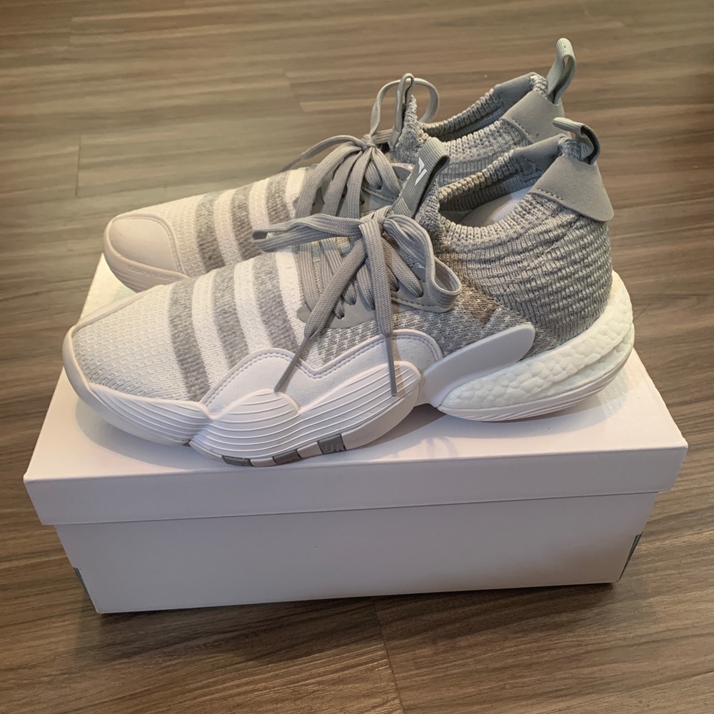 Adidas Trae Young 2 (Men’s size 9.5 US)